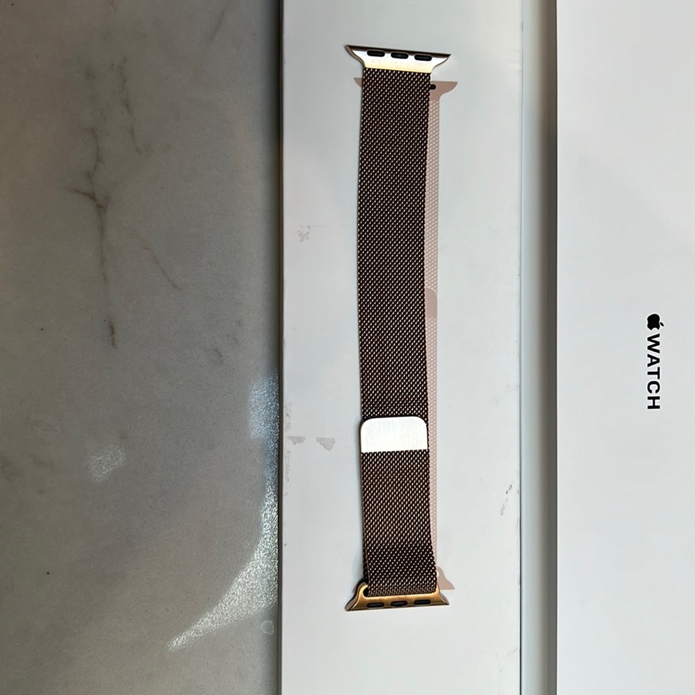 Apple Gold Stainless Steel Milanese Loop